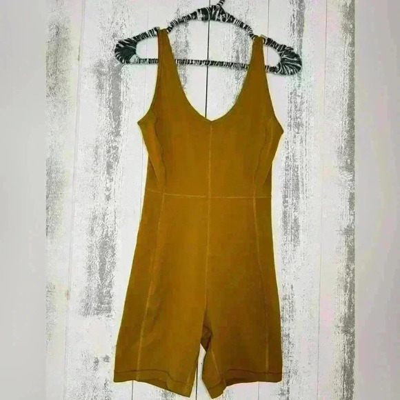 Lululemon Sweat Intention Bodysuit/Onesie Shorts in Gold Spice - Picture 4 of 14